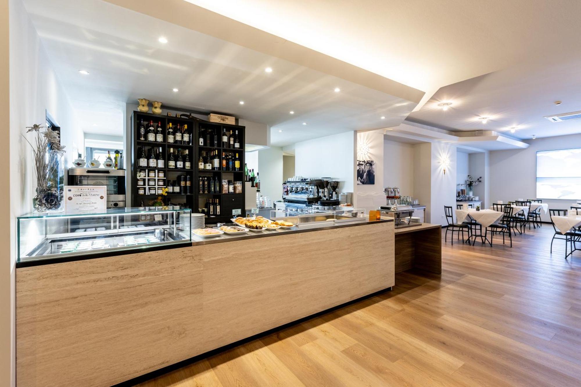 阿斯托利亚酒店 佩萨罗 外观 照片
